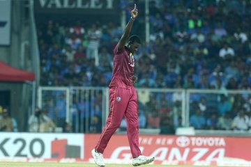 Lendl Simmons hammers crucial 67 runs as West Indies beat India by 8 wickets, level series 1-1Â 