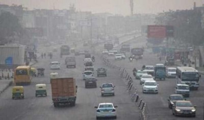 Delhi air quality improves slightly, still 'very poor'
