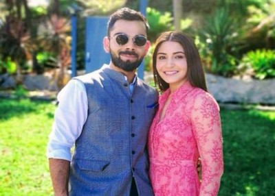 Anushka Sharma wishes people on new year, shares picture with Virat Kohli