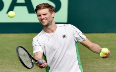 Italy come closer for a berth in the main round of Davis Cup tennis