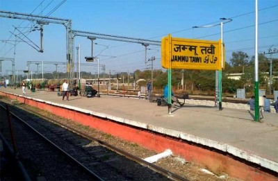 Train service resumes after day-long suspension in Kashmir