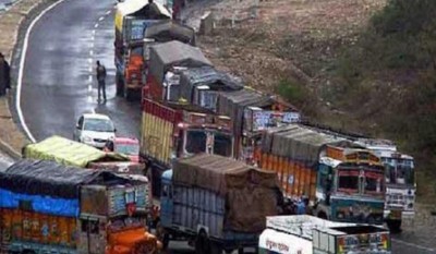 Kashmir: Srinagar-Jammu highway remains closed for 2nd day
