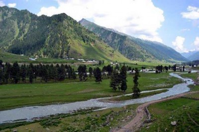 Fresh landslides on highway in Kashmir