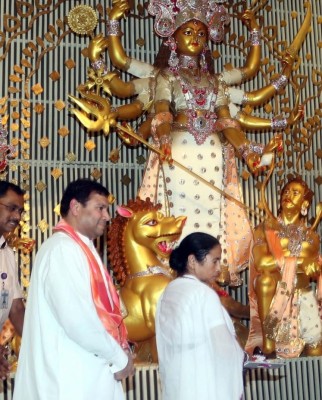 West Bengal CM Mamata Banerjee inaugurates `Panchajanyaâ€™ sailboat-themed Manicktala Chaltabagan Durga Puja