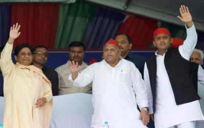 Arch-rivals Mulayam, Mayawati share political stage in Uttar Pradesh
