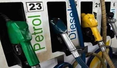 Diesel gets cheaper by 5-6 paise a litre, petrol unchanged