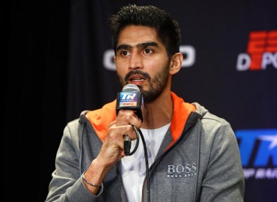 Indian boxing star Vijender Singh beats Mike Snider on his US debut, registers 11th consecutive victory