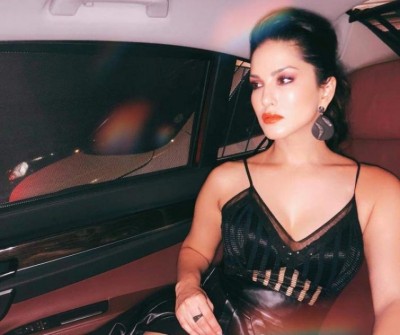 Sunny Leone looks gorgeous in her black and white avatars