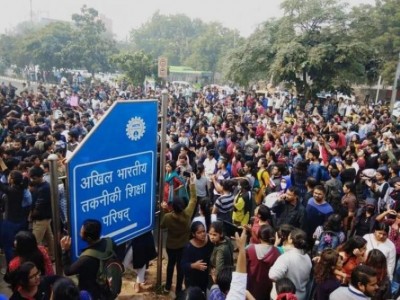 JNU row: CPI(M) condemns deployment of forces on protesting students