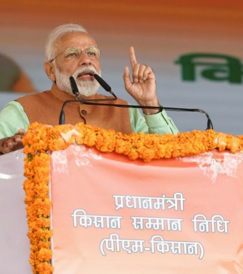 PM Narendra Modi takes Metro, obliges travellers with selfies