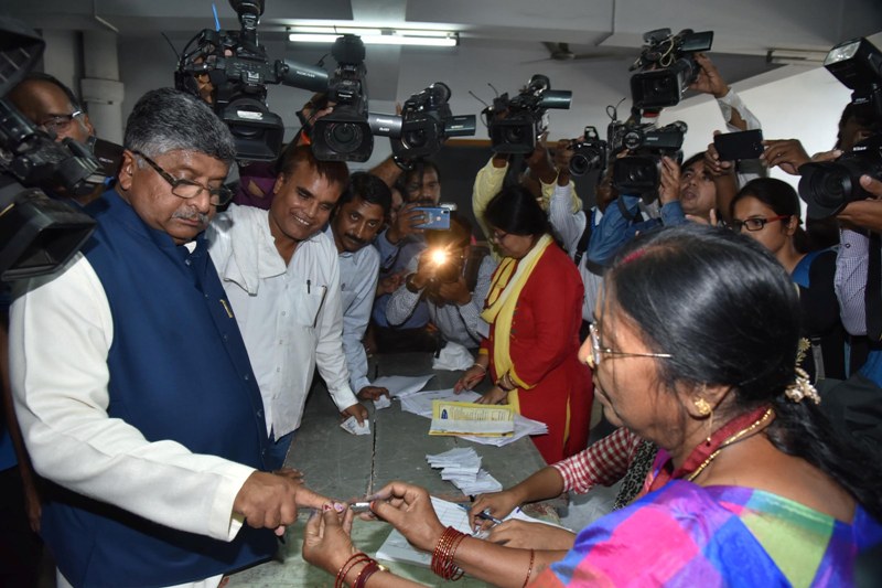 Bihar leaders vote in Final Phase of General Elections 2019