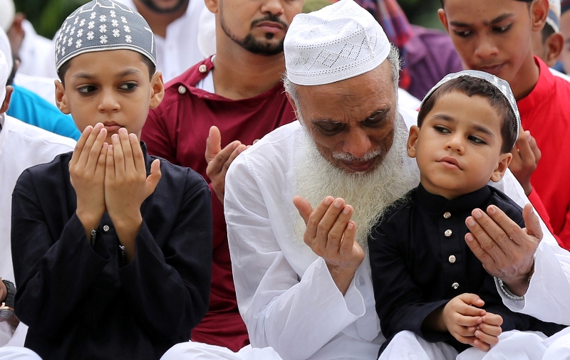 Muslims offer prayers on Eid outside a Kolkata mosque