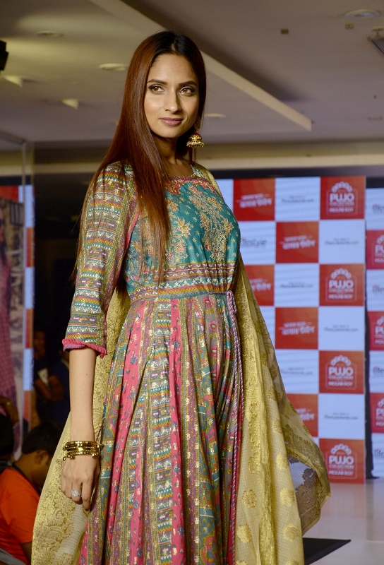 Kolkata: Mouni Roy unveils Lifestyleâ€™s â€˜Pujo Collectionâ€™ 