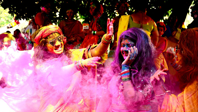 Kolkata gets colourful in festival Holi