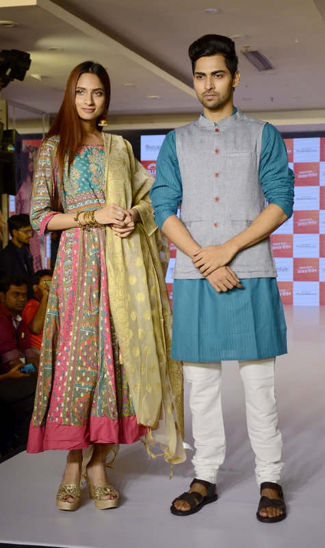 Kolkata: Mouni Roy unveils Lifestyleâ€™s â€˜Pujo Collectionâ€™ 