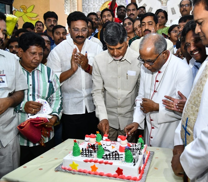 India soaks in Christmas festivities 