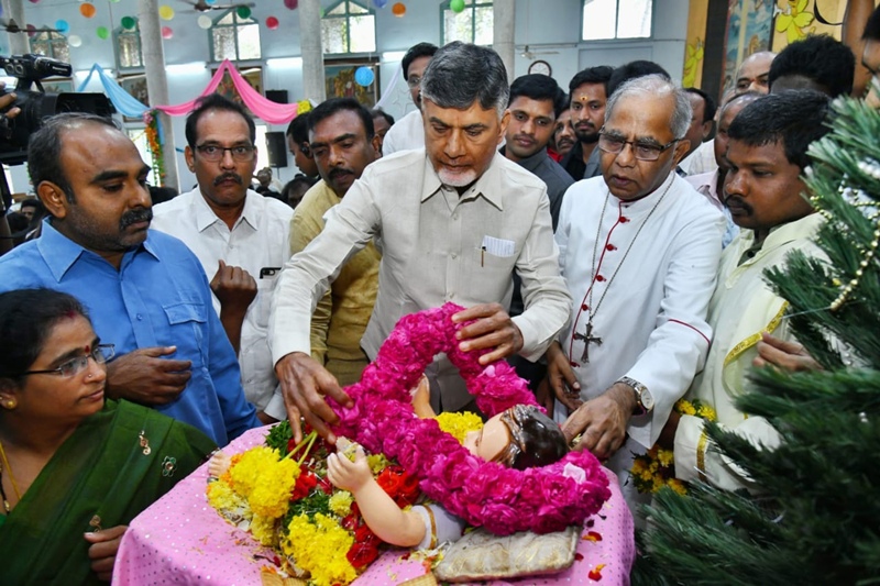 India soaks in Christmas festivities 