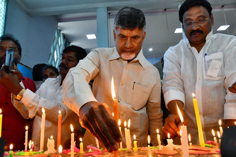 India soaks in Christmas festivities 