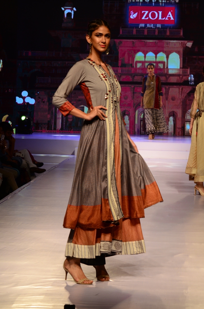 Vaani Kapoor walks the ramp at Kolkata Fashion Expo