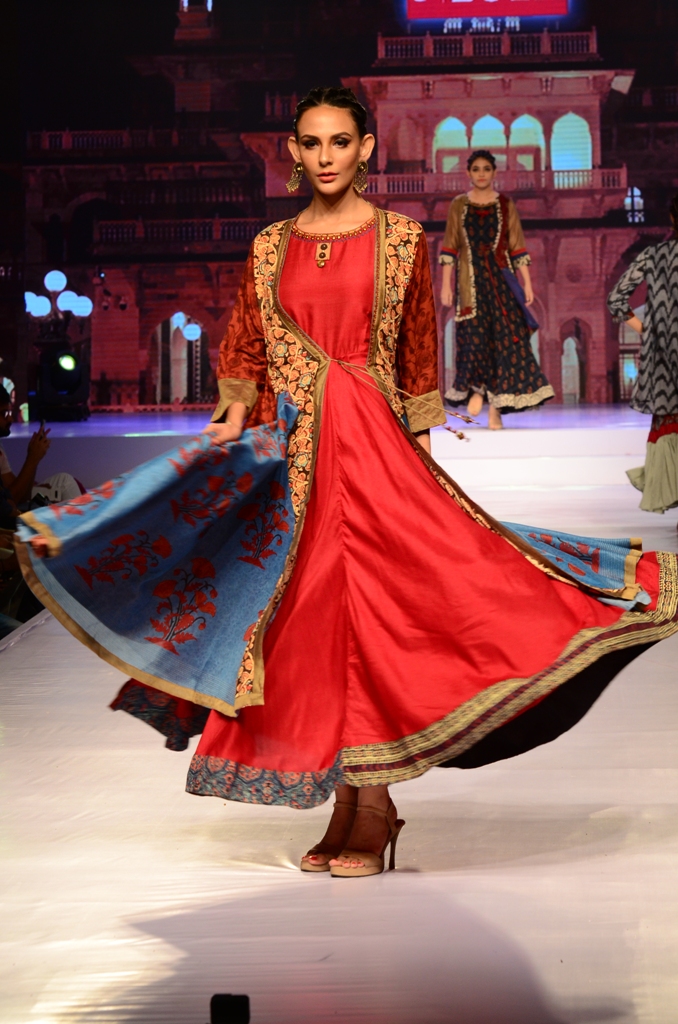 Vaani Kapoor walks the ramp at Kolkata Fashion Expo