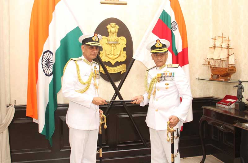 NEW DELHI, MAY 31 (UNI):- Outgoing Chief of the Naval Staff Admiral Sunil Lanba being seen off by Admiral Karambir Singh after the handing over taking over ceremony