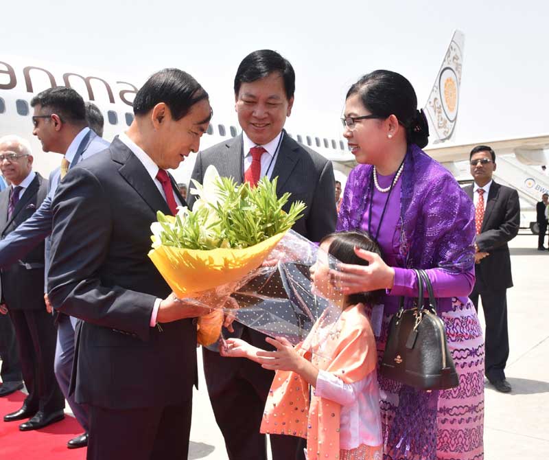 Foreign delegates arrive in New Delhi for Modi's massive swearing-in ceremony