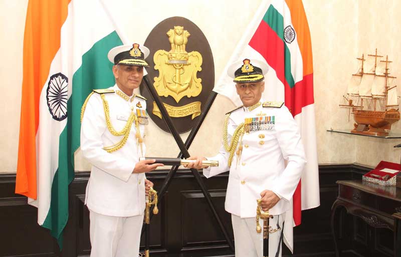 NEW DELHI, MAY 31 (UNI):- Outgoing Chief of the Naval Staff Admiral Sunil Lanba being seen off by Admiral Karambir Singh after the handing over taking over ceremony