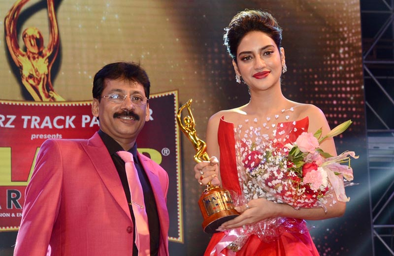 A galaxy of stars turn up at the Kalakar Awards 2020