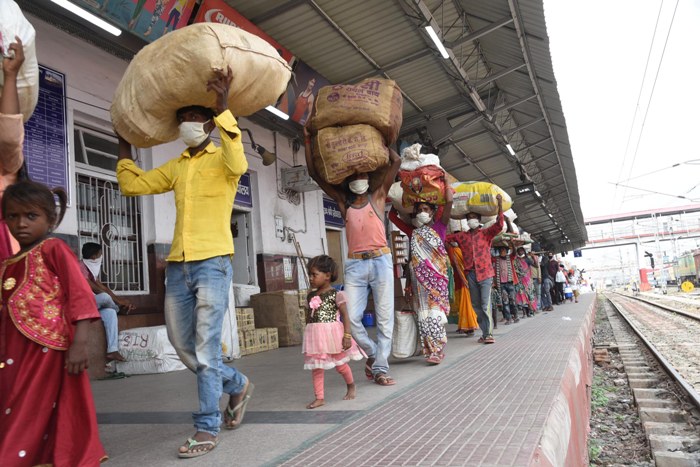 Migrants from Ghaziabad arrive at Danapur station by Shramik Special train