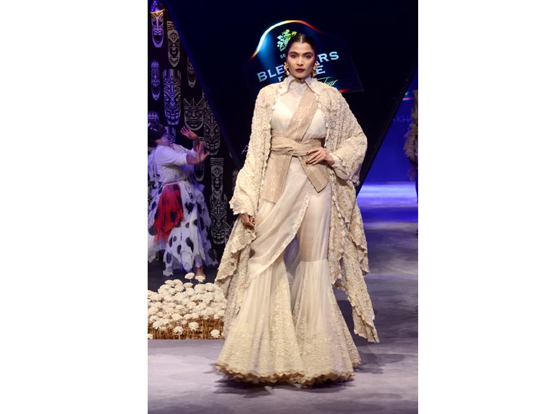 Arjun Kapoor, Janhvi Kapoor scorch ramp at Blenders Pride Fashion Tour