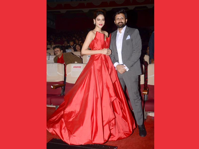 A galaxy of stars turn up at the Kalakar Awards 2020