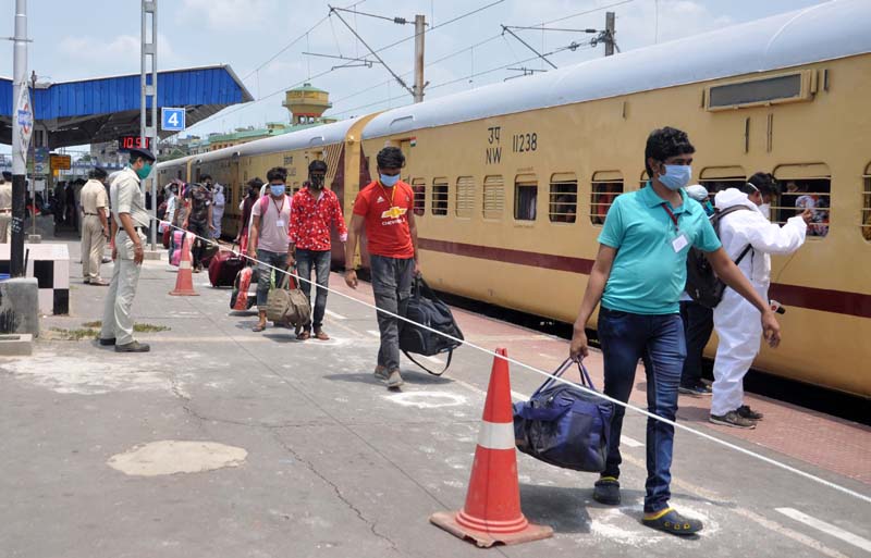 Migrant workers arrive by Shramik special train to West Bengal