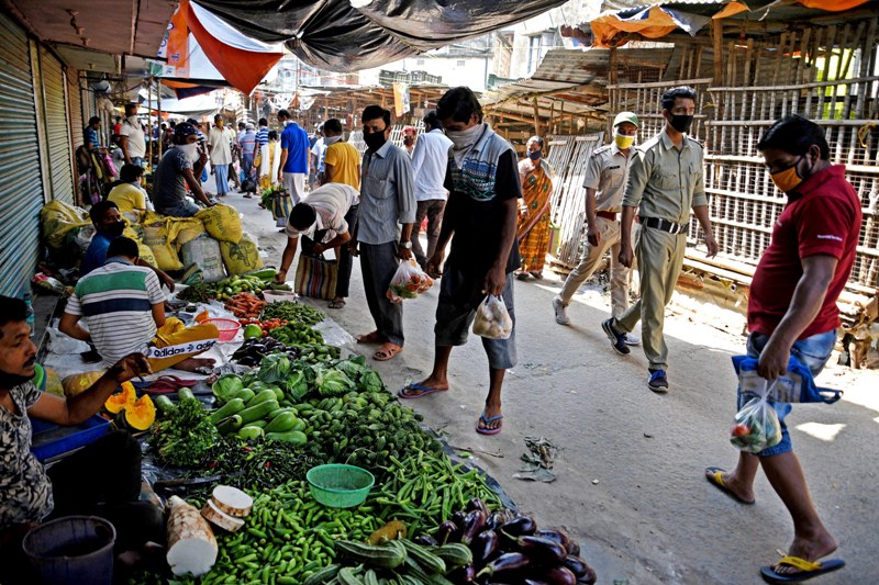 Kolkata in Lockdown: Deserted streets of downtown area and people in markets
