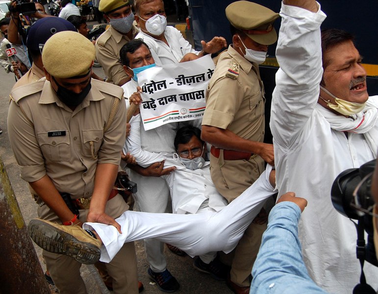 Congress protests against fuel price hike in Lucknow