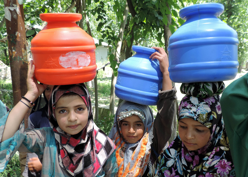 Jammu and Kashmir: Women washing their clothes in pond to protest water scarcity