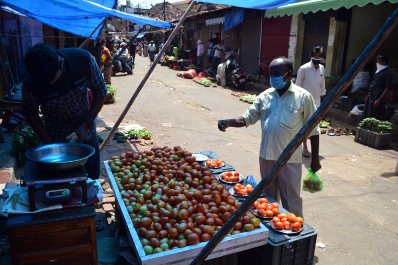 Thiruvananthapuram: Triple lockdown restrictions, Chalai market opens