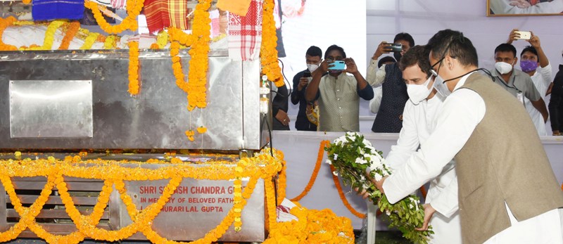 Rahul Gandhi pays homage to late Tarun Gogoi