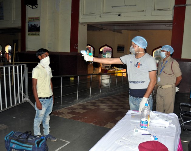 Passengers in special trains at Charbagh Railway Station