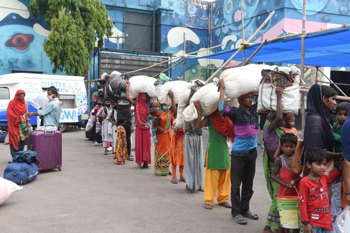 Migrants from Ghaziabad arrive at Danapur station by Shramik Special train