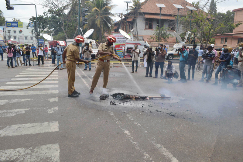 Thiruvananthapuram: Police using water cannon to disperse BJP Yuva Morcha