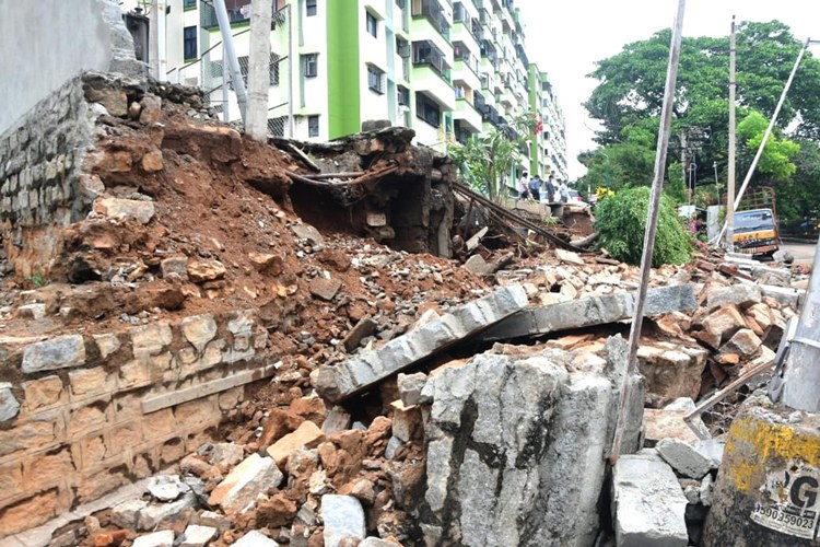 Heavy rains lashed Bengaluru in early morning