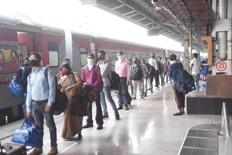 Rajdhani Express passengers reach Patna amid anti-Covid lockdown