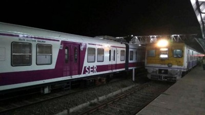 West Bengal: Body of youth recovered from a bag in local train, investigation on