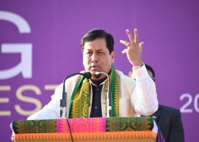 Assam CM Sonowal talks to eminent personalities over phone