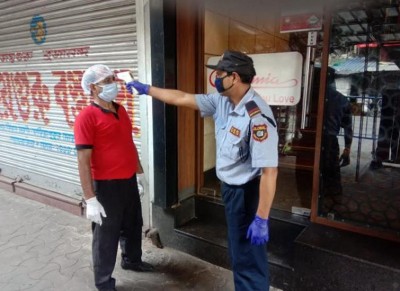 Kolkata restaurant follows strict health norms for food delivery, also distributing food to people in distress
