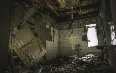 Mob vandalises Karachi hospital's isolation ward after authority refuses to hand over COVID-19 patient's body