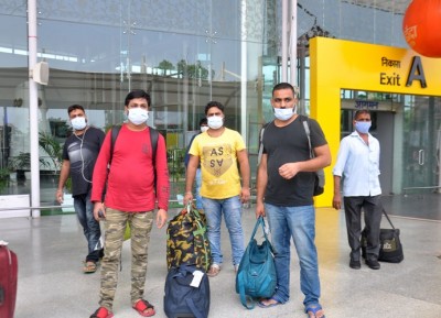 Migrant workers arrive at Lucknow in special flight arranged by Amitabh Bachchan