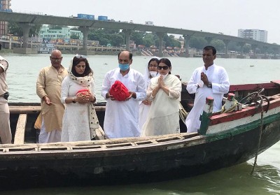 Sushant Singhâ€™s family immerses his ashes in Ganga in Patna