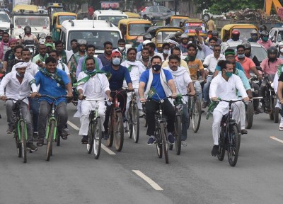 RJD protests against fuel price hike in Patna