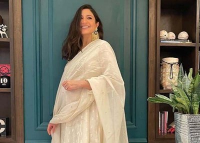Diwali: Anushka Sharma looks stunning in traditional attire, shares image on Instagram